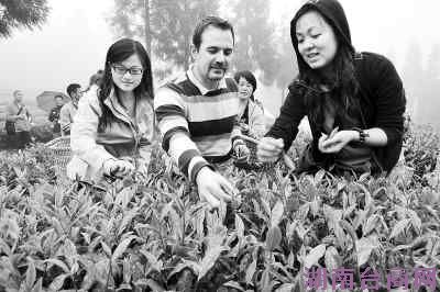 5��14�գ��־�ӯ���ں͵¹�����������һ���ժ��Ҷ��