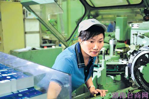 ���������У�Ա���Բ�Ʒ����һ˿������