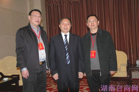 ͼΪ �������᳤���Ṥ��ҵ԰���³���С��(��һ)���ܾ�����ӭ��(��һ)��Ӱ���