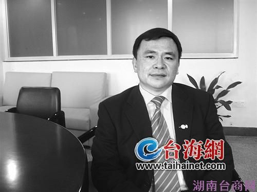 台湾“十大杰出青年”黄俊铭