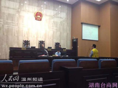 庭审现场 项锐/摄