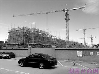 ���Ļ���ͤ�Ŷ��Ͻ����ڽ����еġ��㻪�³ǡ��ǲ�ί�����ʷ���Ŀǰ���ܱ߷���Լ5��Ԫ/ƽ�ס��¾������� � ��