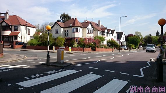 索尼Z3或可2m深潜 防水性能堪称“变态” 索尼Z3或可2m深潜 防水性能堪称“变态”