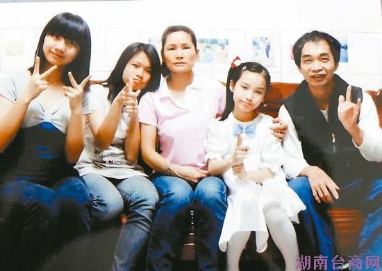 ��½��Ů�޵�̨��20����ο�Ҹ�3��Ů�����Ķ���